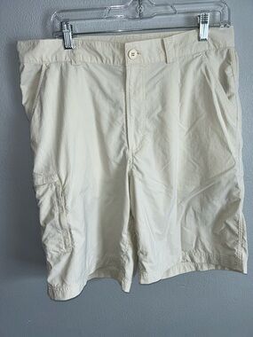 Under Armour Men's Light Cream Cargo Shorts 100 Nylon Size 34r